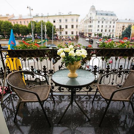 Allureinn Hotel And Spa Chernivtsi Exterior foto