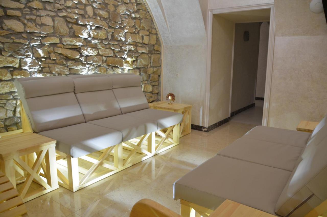 Allureinn Hotel And Spa Chernivtsi Exterior foto