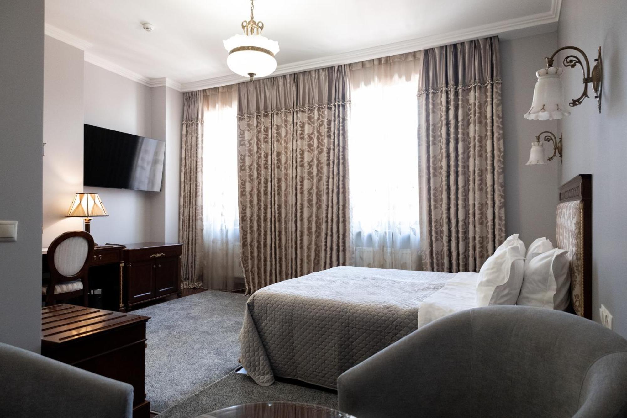 Allureinn Hotel And Spa Chernivtsi Exterior foto