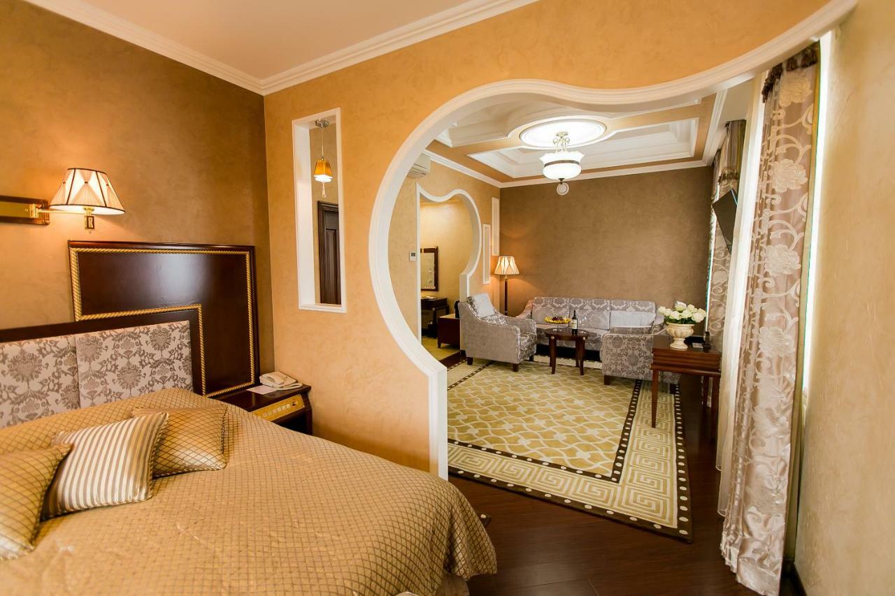 Allureinn Hotel And Spa Chernivtsi Exterior foto