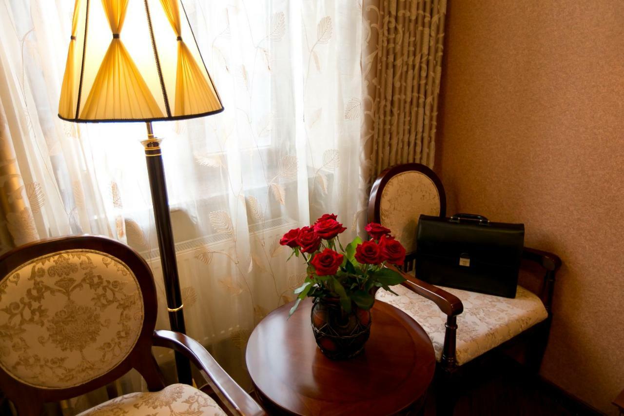 Allureinn Hotel And Spa Chernivtsi Exterior foto