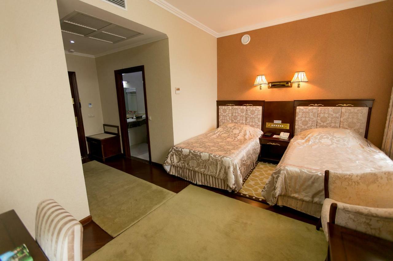 Allureinn Hotel And Spa Chernivtsi Exterior foto
